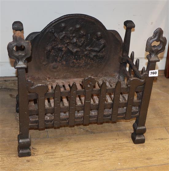 A fire grate W.49cm